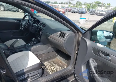 2016 Volkswagen Jetta 1.8T Sport from USA, damaged, VIN 3VWD17AJ1GM391453